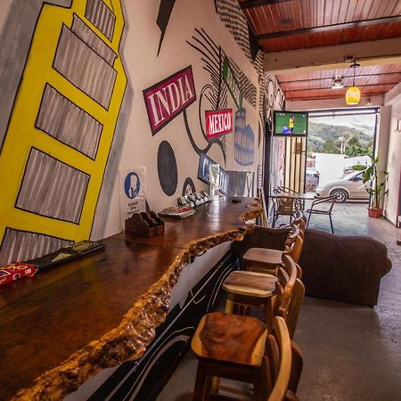 Hostal Real Hostel Саленто Экстерьер фото
