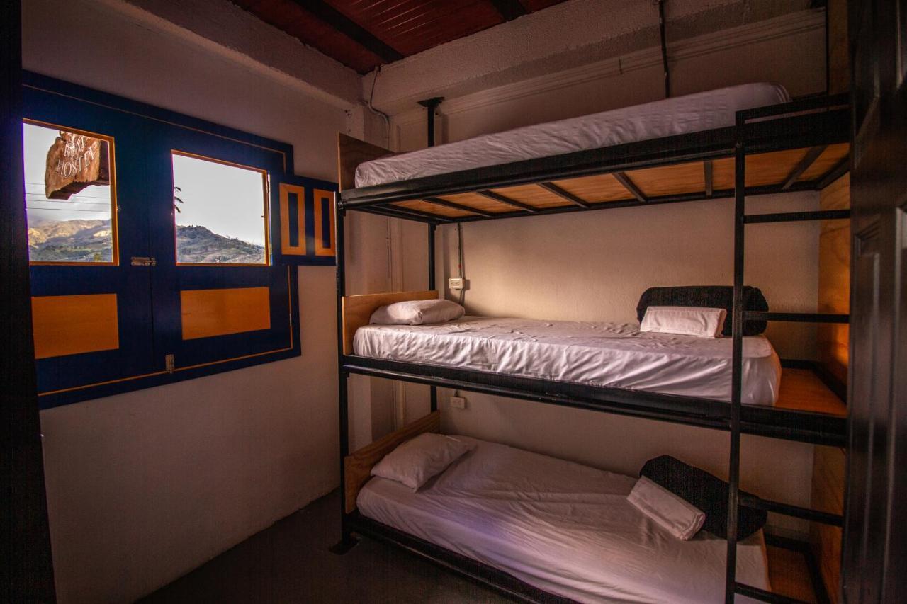 Hostal Real Hostel Саленто Экстерьер фото