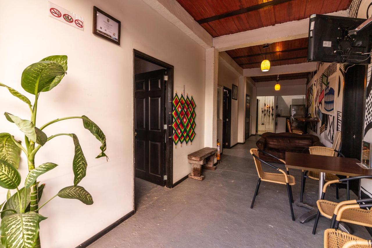 Hostal Real Hostel Саленто Экстерьер фото