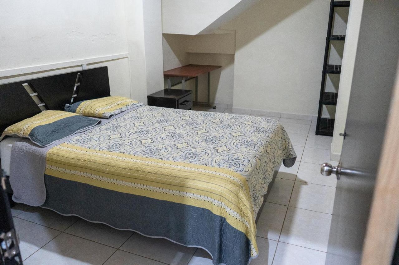 Hostal Real Hostel Саленто Экстерьер фото